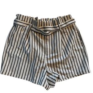 Forever 21 White Grey Striped Paper Bag Shorts Size 1X